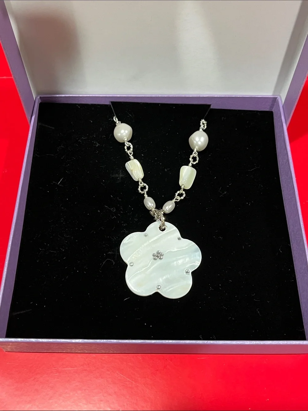 Vintage Mother of Pearl (MOP) Flower Pendant Necklace